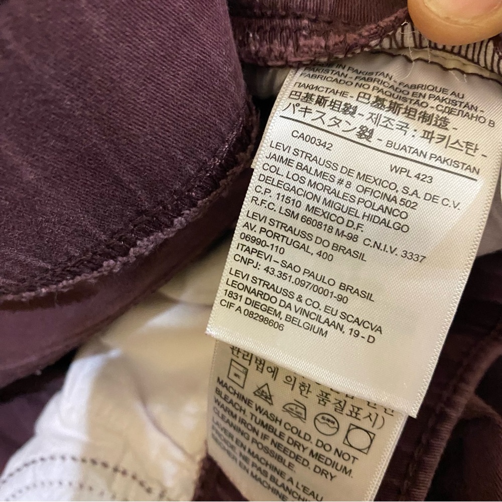 Levi’s Women's Burgundy Jeans - Picture 5 of 13